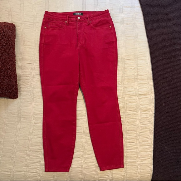 Judy Blue Vibrant Red Ankle Jeans - Picture 1 of 4